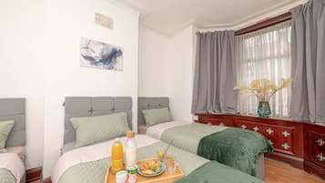 4 bedrooms, iron/ironing board, WiFi, bed sheets