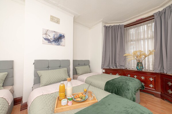 4 soverom, strykejern/-brett, wi-fi og sengetøy