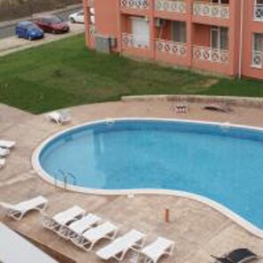 Studio | Pool