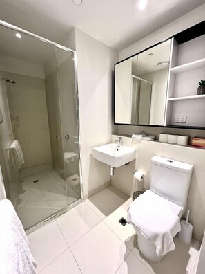 ヘアドライヤー、タオル