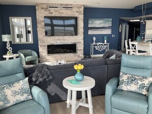 Panoramic Penthouse | Living area | 45-inch flat-screen TV with cable channels - Nassau Inn Beachfront (Wildwood Crest)
