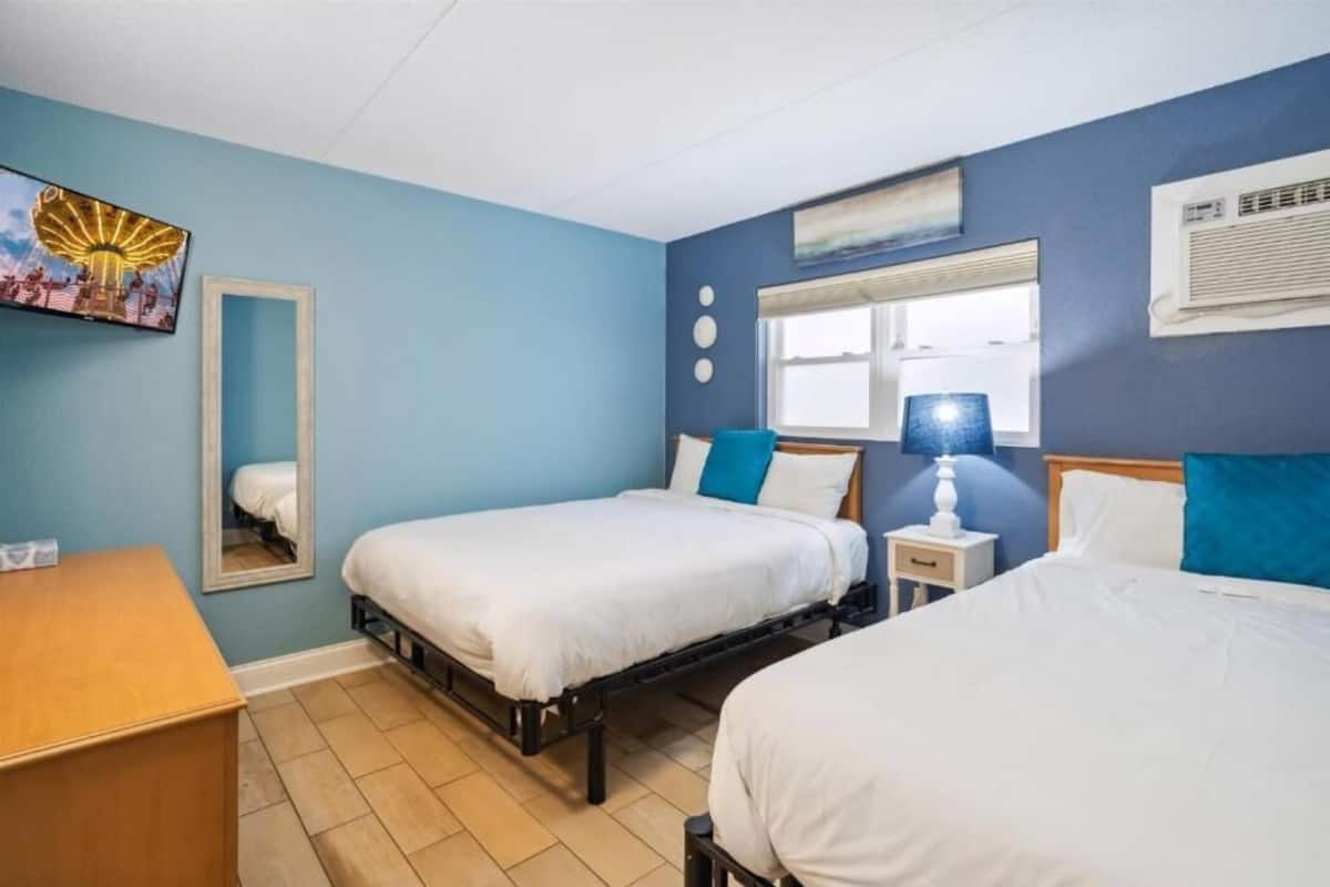 Family Room, 1 Bedroom, Pool View, Poolside | Individually decorated, individually furnished, laptop workspace