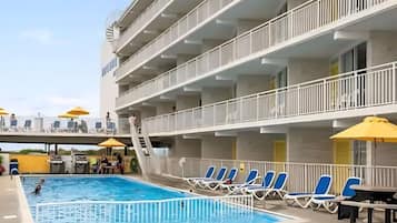 Sesongbasert utendørsbasseng