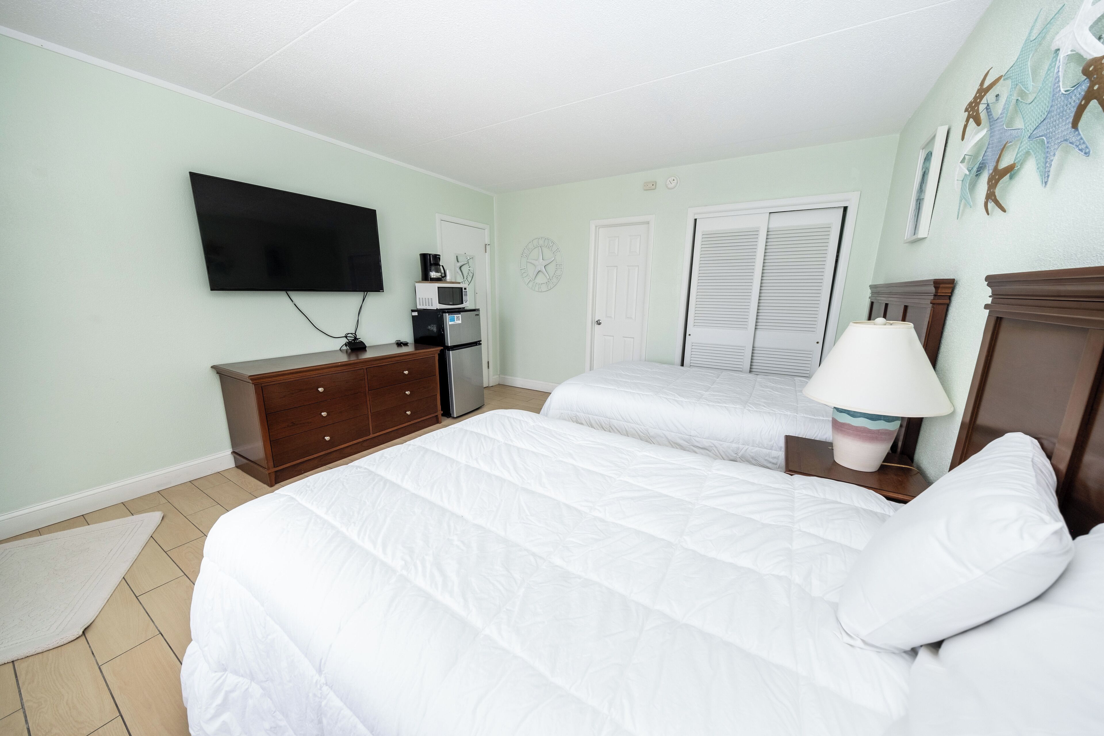 Economy-Zimmer, eingeschränkter Meerblick, Poolseite | Individuell dekoriert, individuell eingerichtet, schallisolierte Zimmer