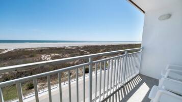 Deluxe Suite | Terrace/patio