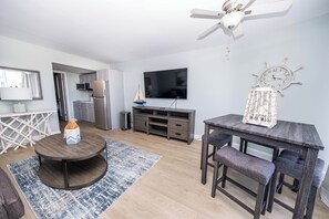 Family Suite | Living area | 45-inch flat-screen TV with cable channels - Nassau Inn (Wildwood Crest)