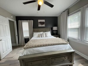 2 bedrooms, desk, iron/ironing board, WiFi