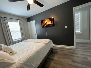 2 bedrooms, desk, iron/ironing board, WiFi