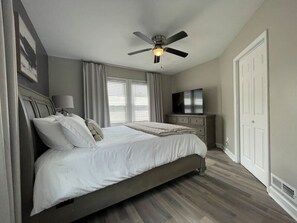 2 bedrooms, desk, iron/ironing board, WiFi - Cozy Portsmouth Retreat 2BR/1BA (Portsmouth)