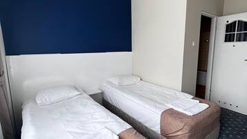 Economy Room | 1 bedroom, desk, free WiFi