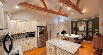 Tranquil Cape getaway 4BD 2BA with AC, Family and Pet Friendly!