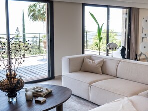 Living area - A contemporary 5-bed masterpiece with sea & sunset views (Villefranche-sur-Mer)