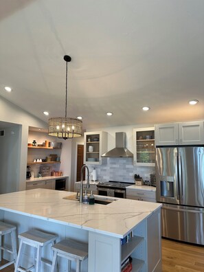 Fridge, microwave, oven, stovetop - Enjoy nightly sunsets at this Beautiful Door County Waterfront Home (Sturgeon Bay)