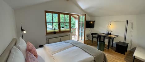 1 bedroom, bed sheets