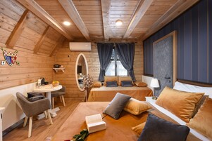 Habitación Deluxe con 1 cama doble o 2 individuales, 1 cama de matrimonio grande | Sábanas de algodón egipcio y ropa de cama de alta calidad