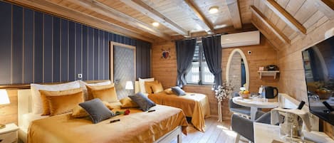 Deluxe Double or Twin Room, 1 King Bed