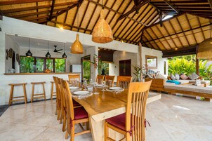 Basic Villa, Multiple Beds | Dining