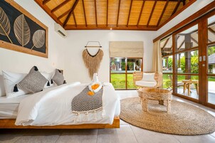 4 habitaciones, escritorio y tabla de planchar con plancha 