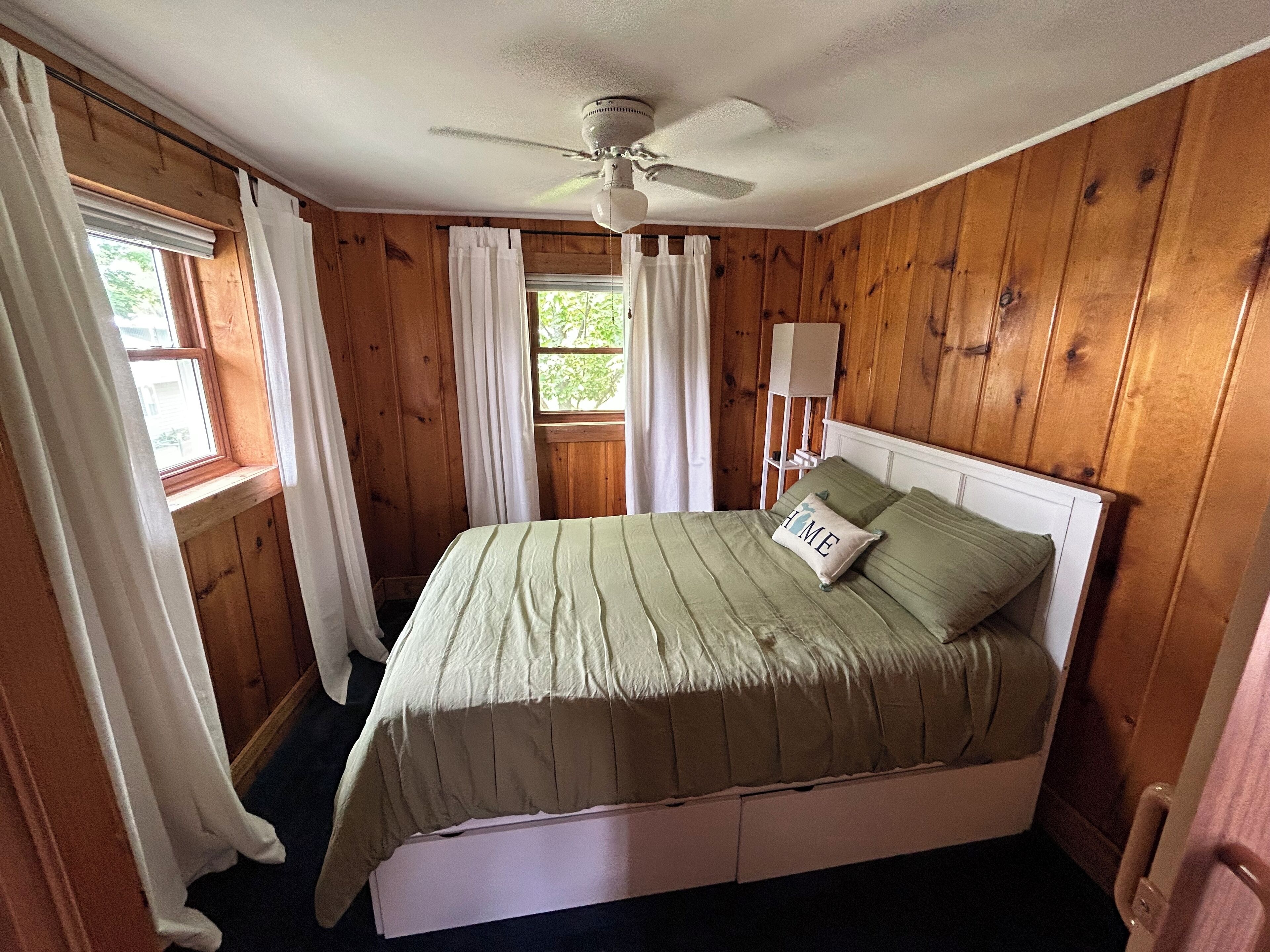 Bedroom #2 with 2x under bed storage drawers 