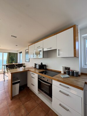 Fridge, microwave, oven, stovetop - Incredible Panoramic Sea View 2 Bedroom Sleeps 4 WOW! (bournemouth)