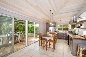 Fridge, oven, dishwasher, coffee/tea maker