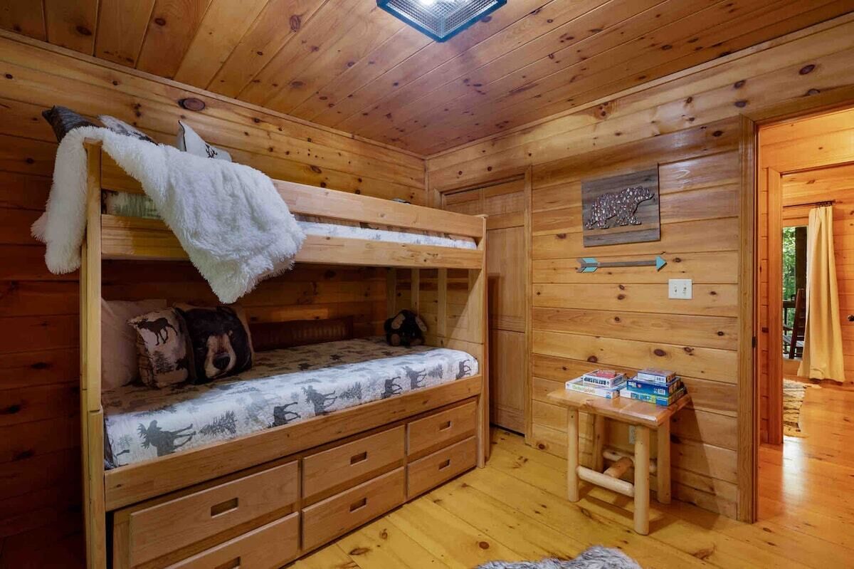 2 bedrooms, iron/ironing board