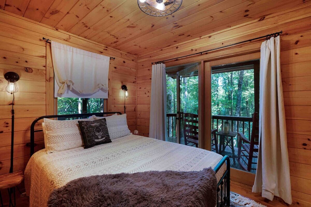 2 bedrooms, iron/ironing board