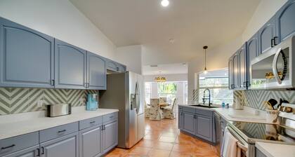 'Casa Blanco' Escape w/ Fire Pit in Sebastian!