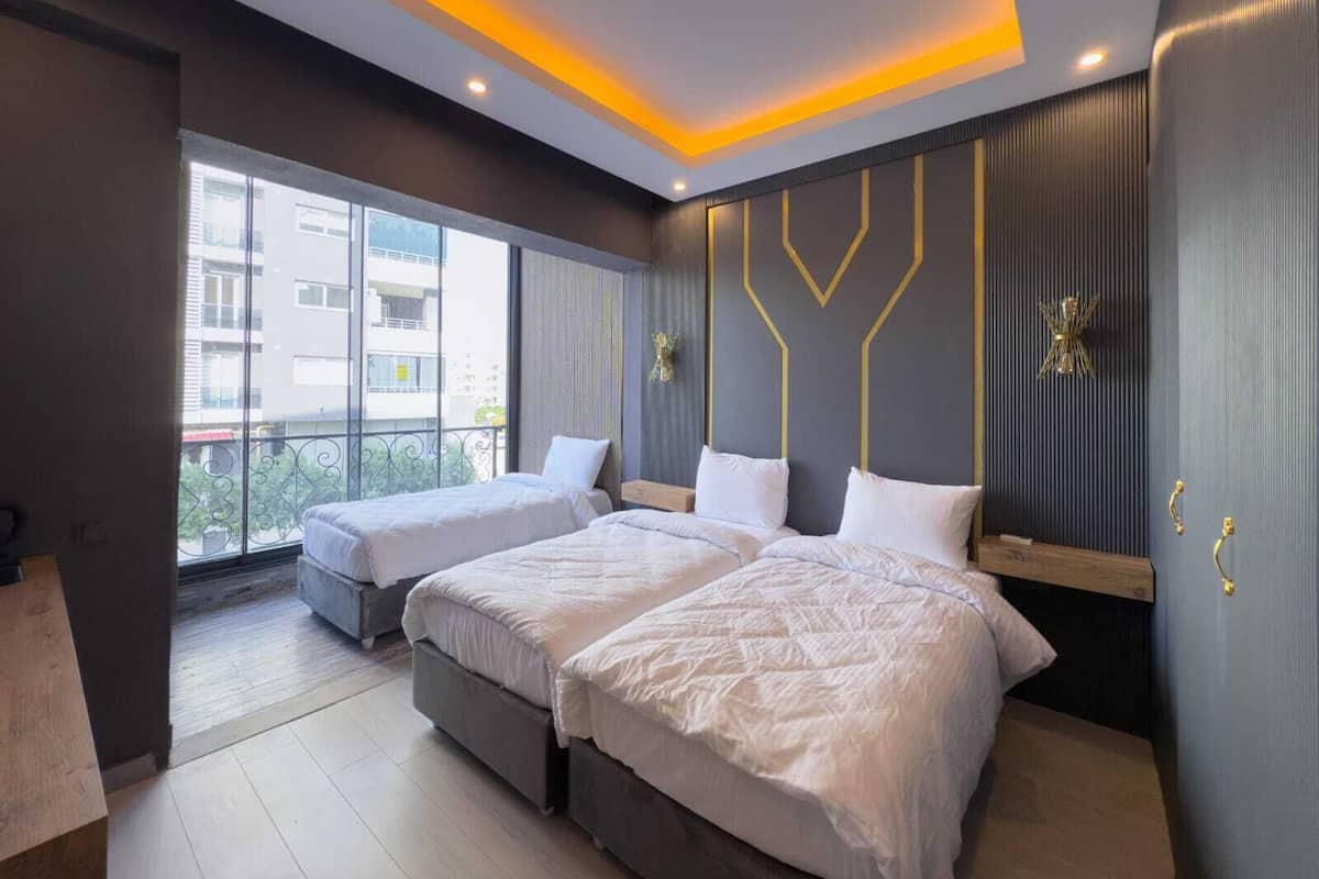 Deluxe Triple Room | Free minibar items, laptop workspace, soundproofing, free WiFi