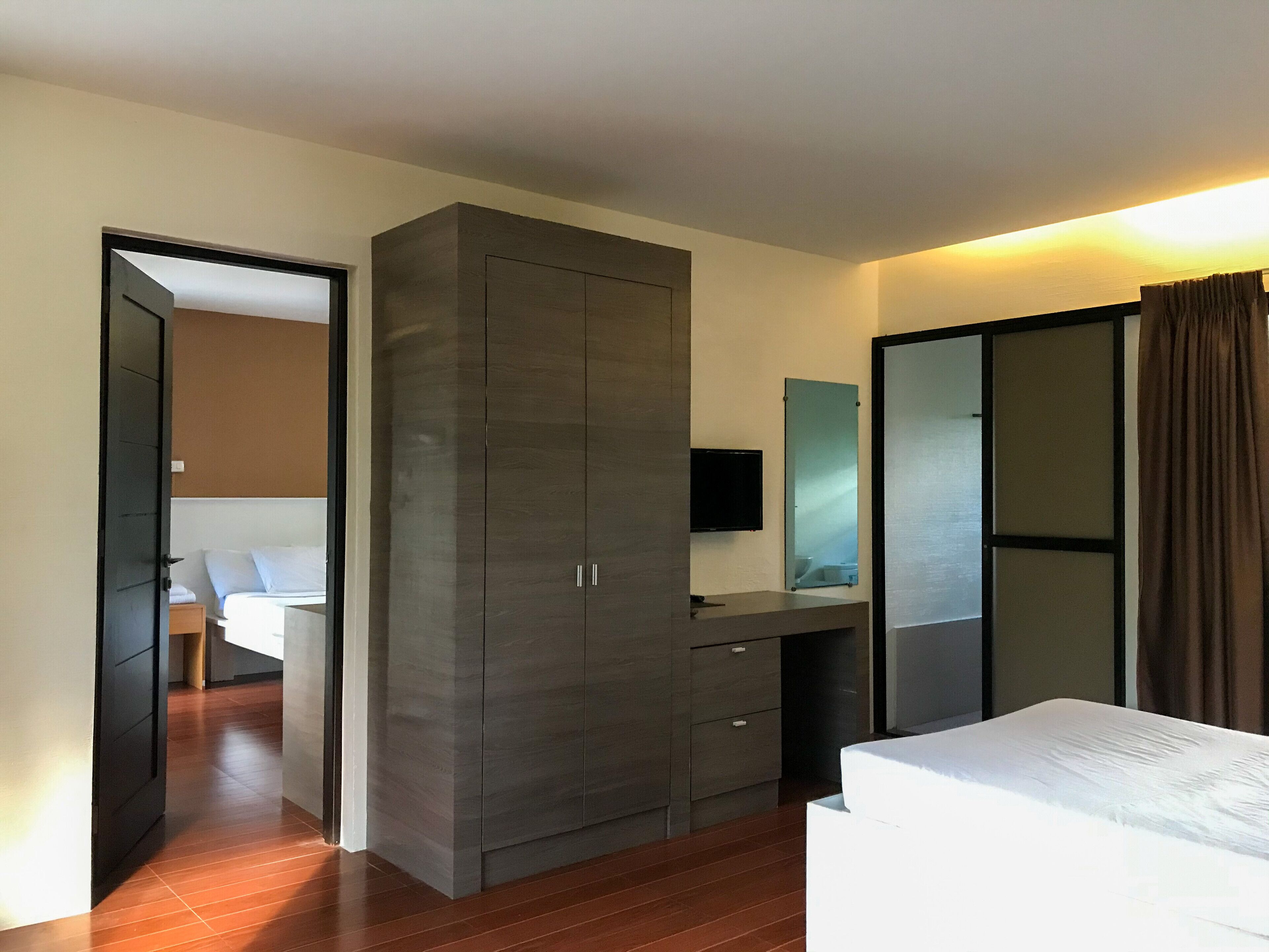 Kamar Keluarga | Minibar, tirai kedap cahaya, setrika/meja setrika, dan Wi-Fi gratis