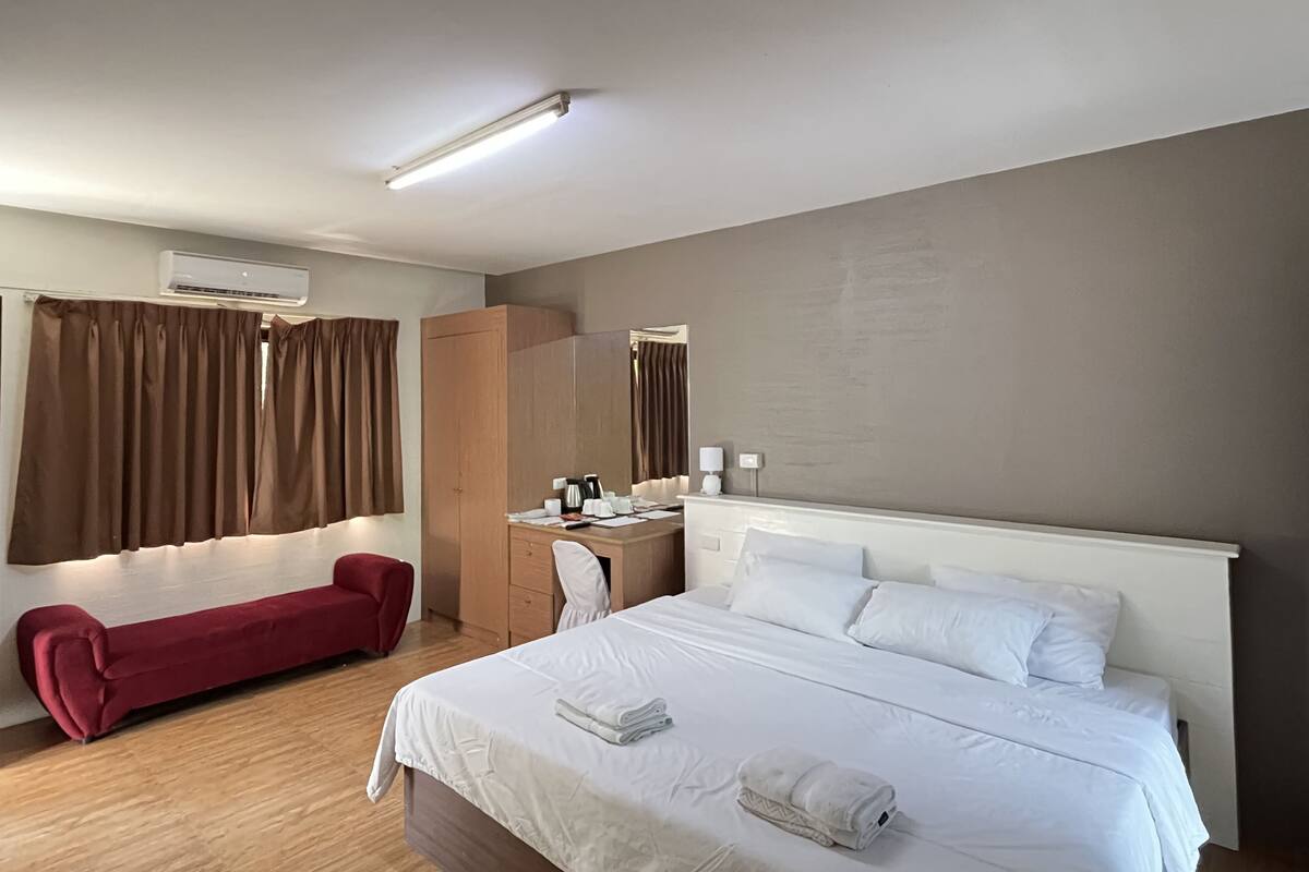 Minibar, rideaux occultants, fer et planche à repasser, Wi-Fi gratuit