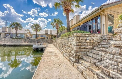 Waterfront townhome on Lake LBJ in Horseshoe Bay w/ day docking. 