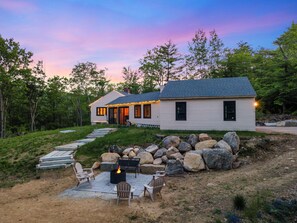 Exterior - Mountain Top Hideaway 10 Min to North Conway & 5 Min Saco River, pet friendly (Bartlett)
