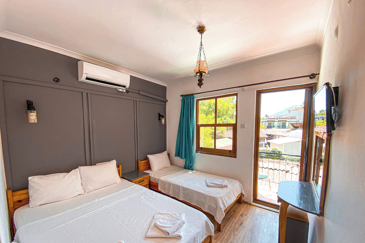 Standard Triple Room, Garden View | Free WiFi, bed sheets