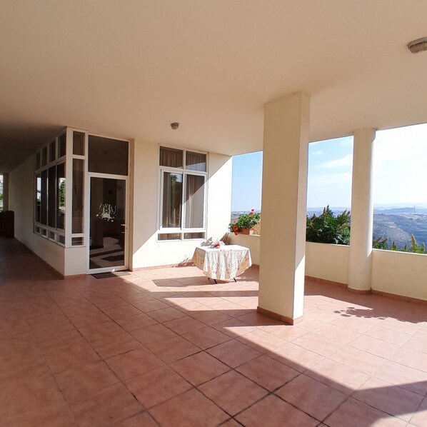 Terrace/patio - Authentic Lebanon - Charming, welcoming property in the heart of Magdouché (Maghdoucheh)