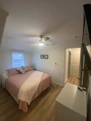 2 chambres, fer et planche à repasser, Wi-Fi, draps fournis
