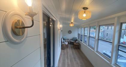 The Sea Breezy vacation house, unit #1, sleeps 8. 5 min walk to the beach!