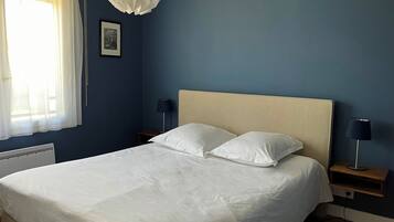 2 chambres, fer et planche à repasser, lit parapluie, draps fournis