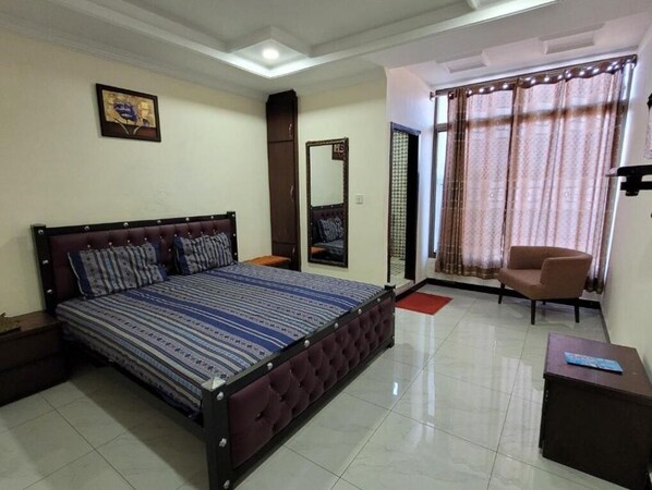 3 habitaciones y ropa de cama