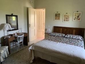 2 dormitorios, escritorio, tabla de planchar con plancha y wifi gratis