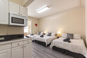 Standard Studio #4 | Free WiFi, bed sheets - StudioPlus JG Stay (New York)