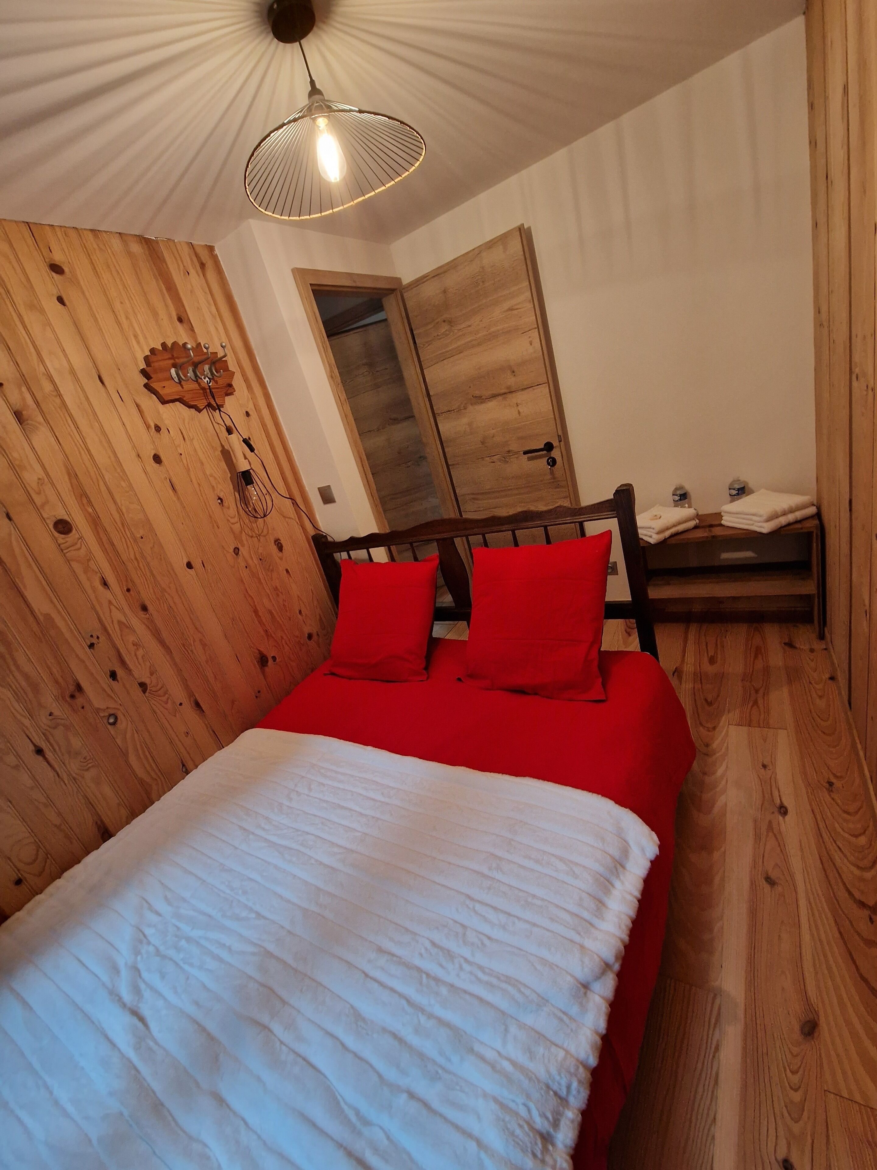 3 slaapkamers, reisbedje, gratis wifi, beddengoed