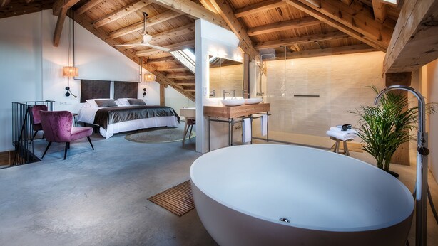 Deluxe Duplex Suite 205: Magia de las Estrellas | In-room safe, desk, laptop workspace, iron/ironing board (on request) - La Fábrica del Canal - Hotel Boutique (Adults Only) (Abarca de Campos)