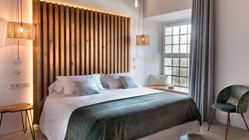 Adapted Double Room 208: Fábrica de los Sueños | In-room safe, individually decorated, individually furnished, desk