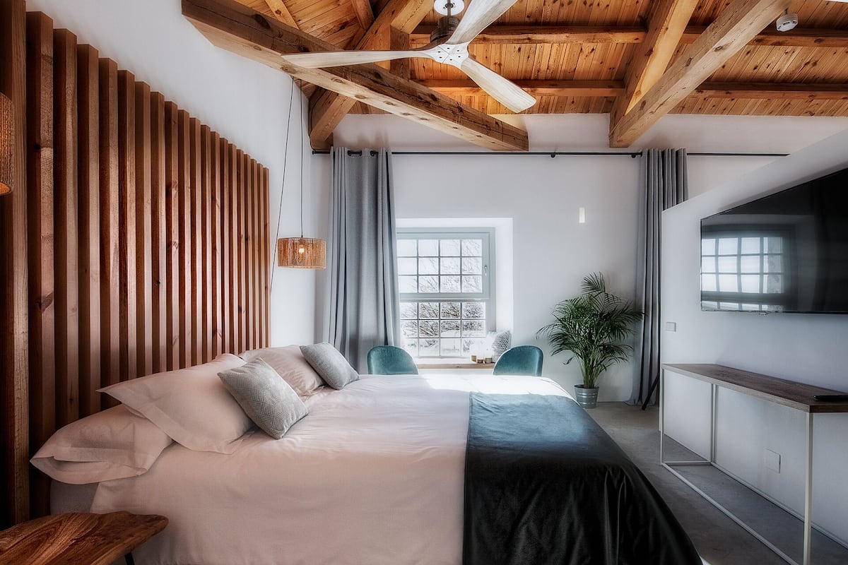 Deluxe-Doppel- oder -Zweibettzimmer | Zimmersafe, individuell dekoriert, individuell eingerichtet
