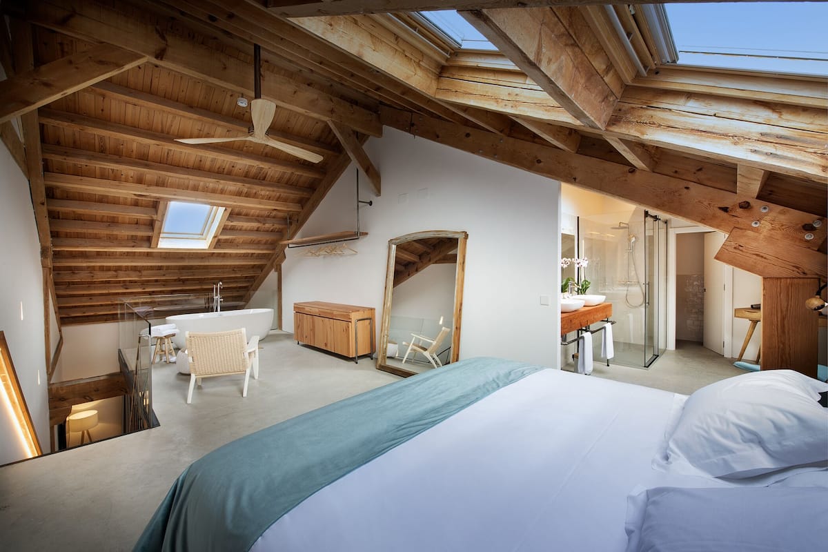 Studiosuite, 1 King-Bett, Kanalblick | Zimmersafe, individuell dekoriert, individuell eingerichtet