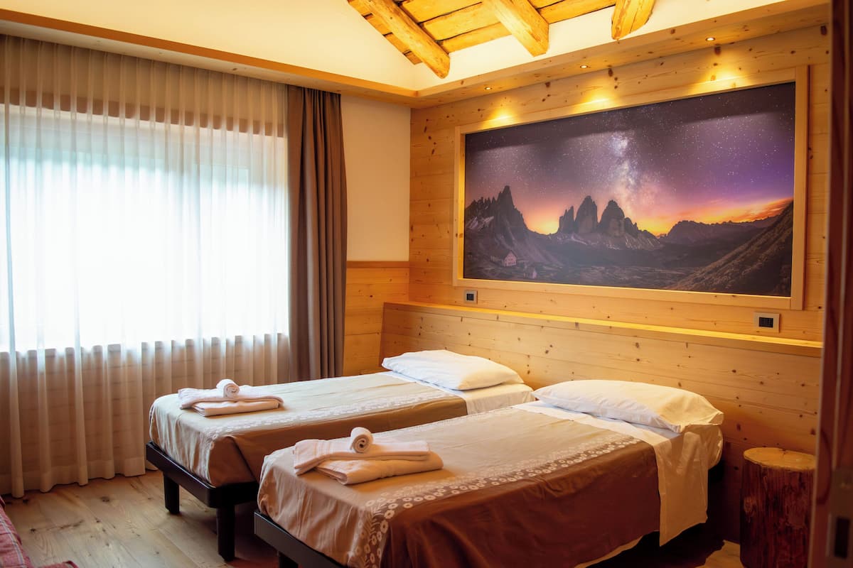 Superior Dolomiti | Una scrivania, Wi-Fi gratuito, lenzuola