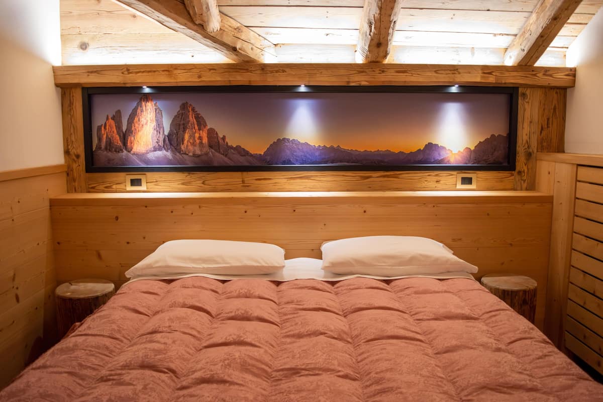 Superior Tre Cime | Una scrivania, Wi-Fi gratuito, lenzuola