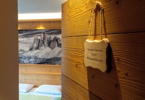 1 bedroom, desk, free WiFi, bed sheets
