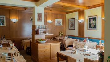 Tägliches inbegriffenes großes Frühstück